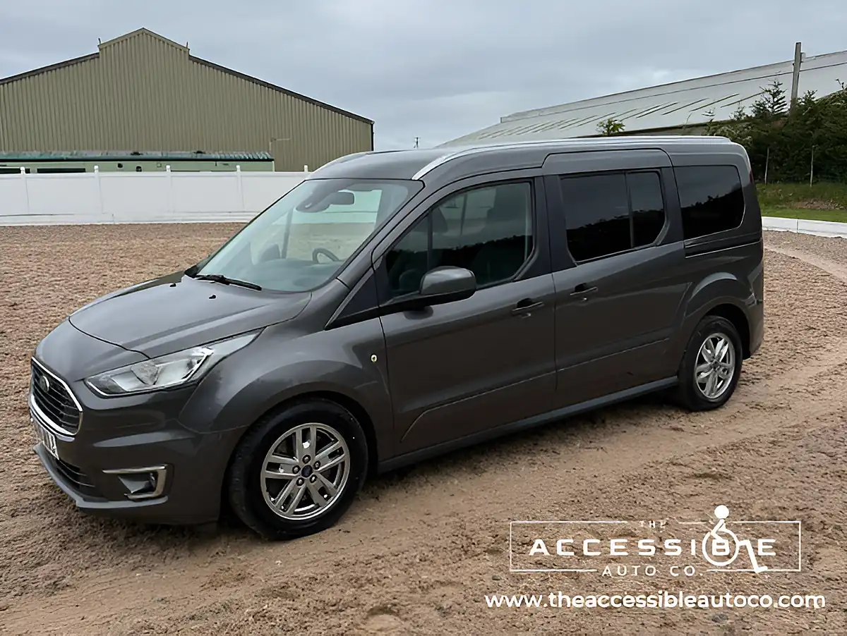Used 2019 Ford Grand Tourneo Connect Titanium Grey - Interior and Exterior details 2