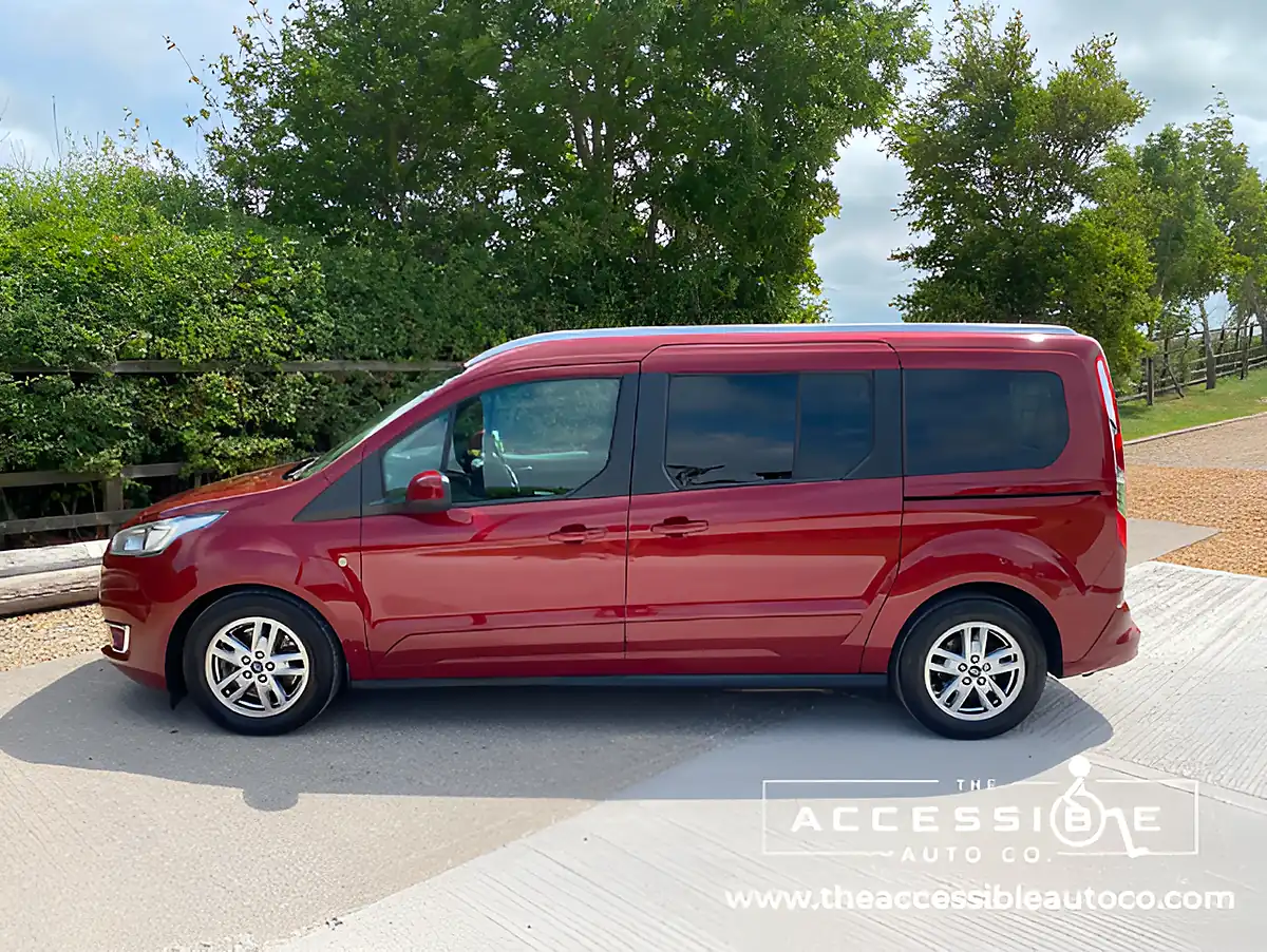Used 2019 Ford Grand Tourneo Connect Titanium Red - Interior and Exterior details 2