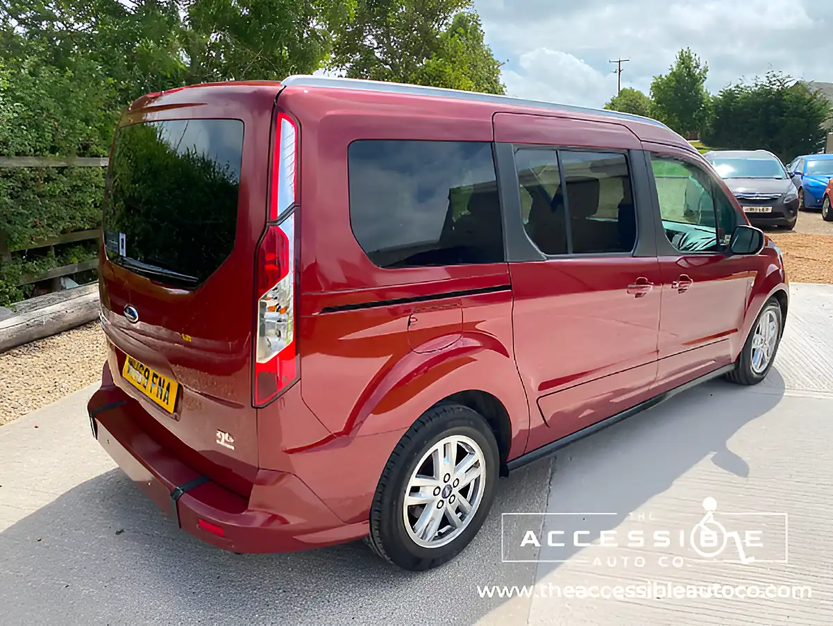 Used 2019 Ford Grand Tourneo Connect Titanium Red - Interior and Exterior details 5