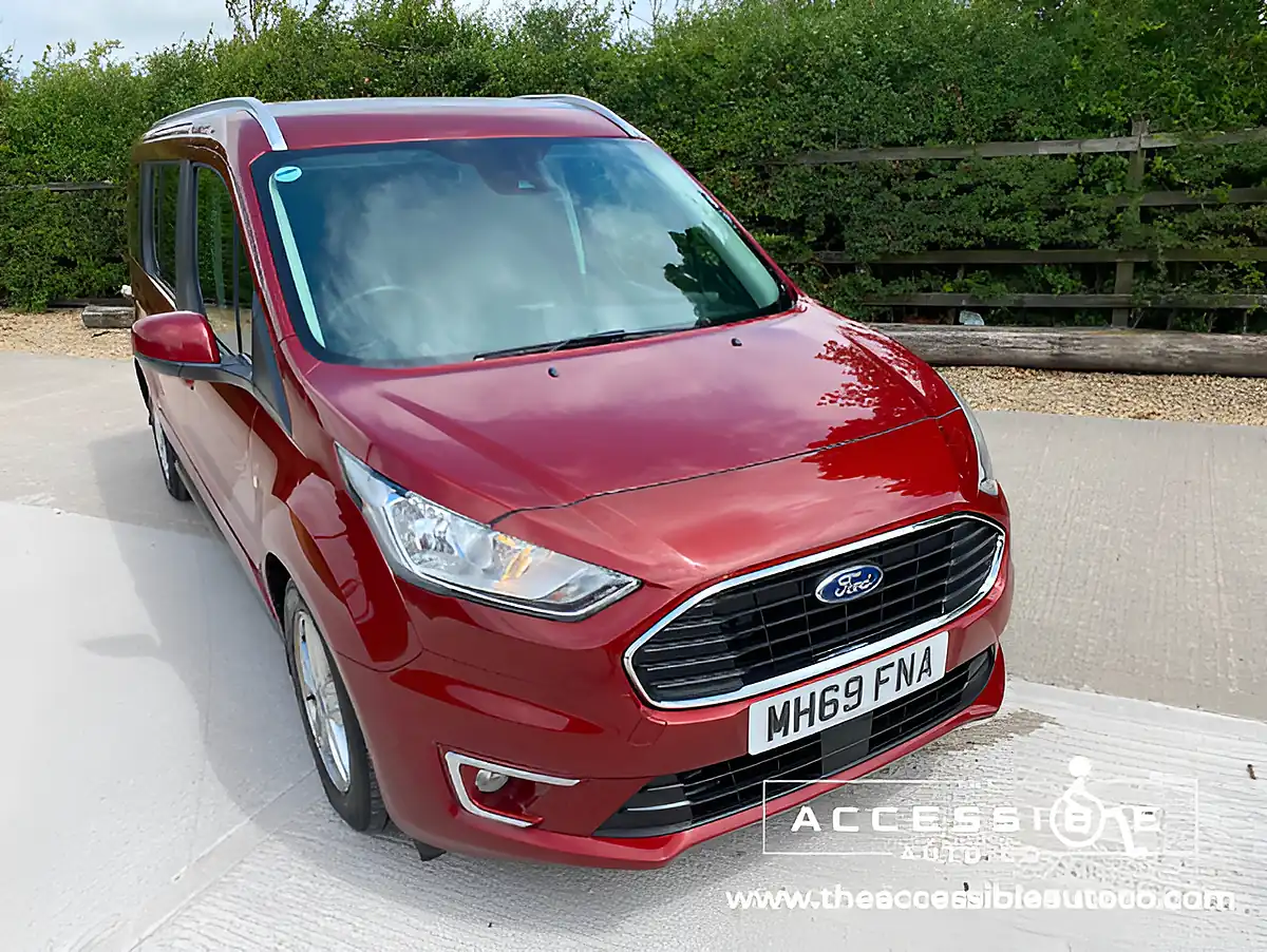 Used 2019 Ford Grand Tourneo Connect Titanium Red - Interior and Exterior details 7