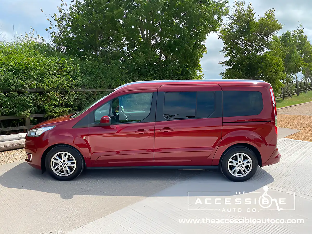 Used 2019 Ford Grand Tourneo Connect Titanium Red - Interior and Exterior details 2