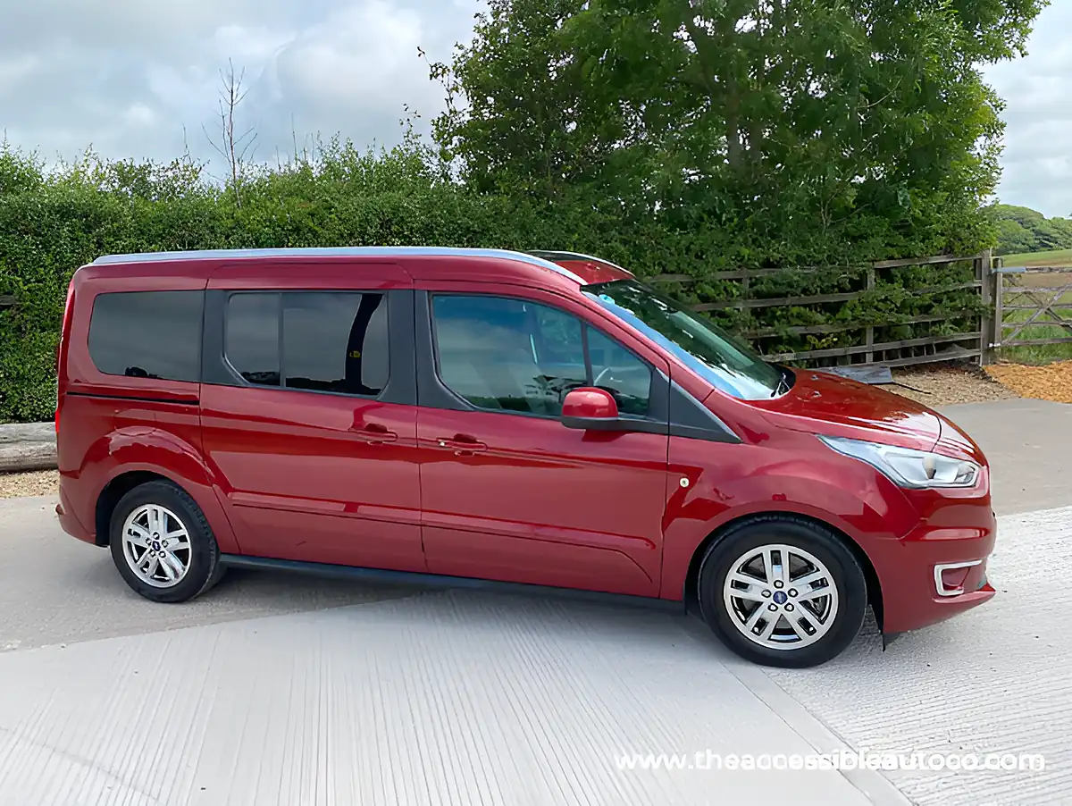 Used 2019 Ford Grand Tourneo Connect Titanium Red - Interior and Exterior details 3