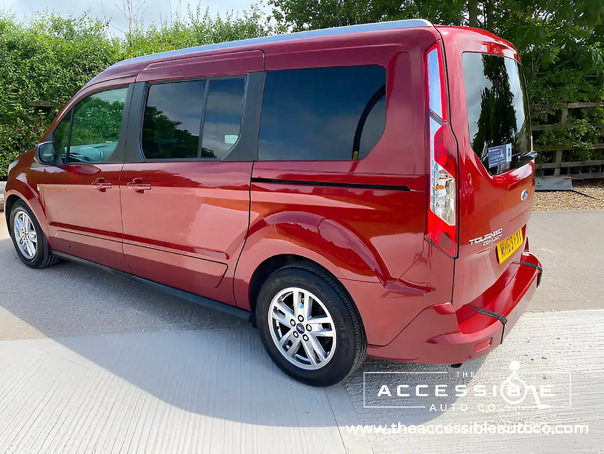 Used 2019 Ford Grand Tourneo Connect Titanium Red - Interior and Exterior details 4