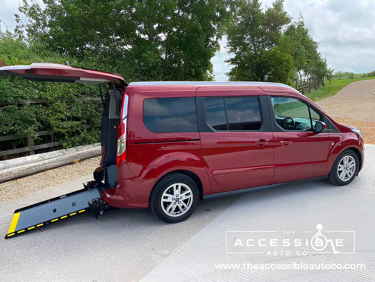 Used 2019 Ford Grand Tourneo Connect Titanium Red - Interior and Exterior details 6