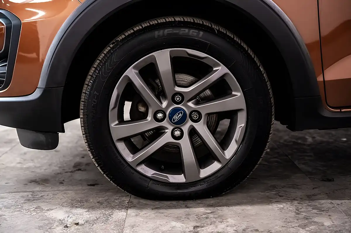 Used 2019 Ford Ka+ Active Bronze - Interior and Exterior details 18