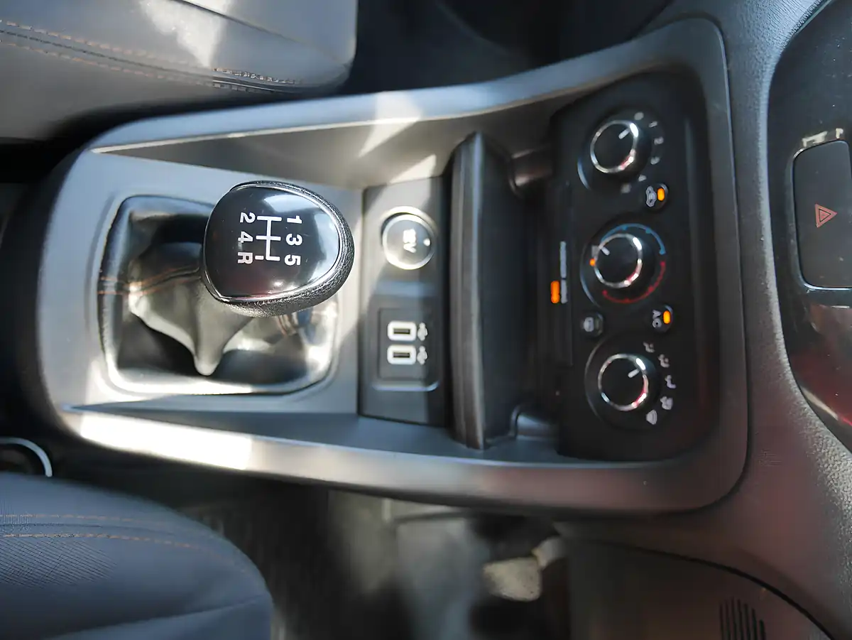 Used 2019 Ford Ka+ Active Moon Dust Silver - Interior and Exterior details 15