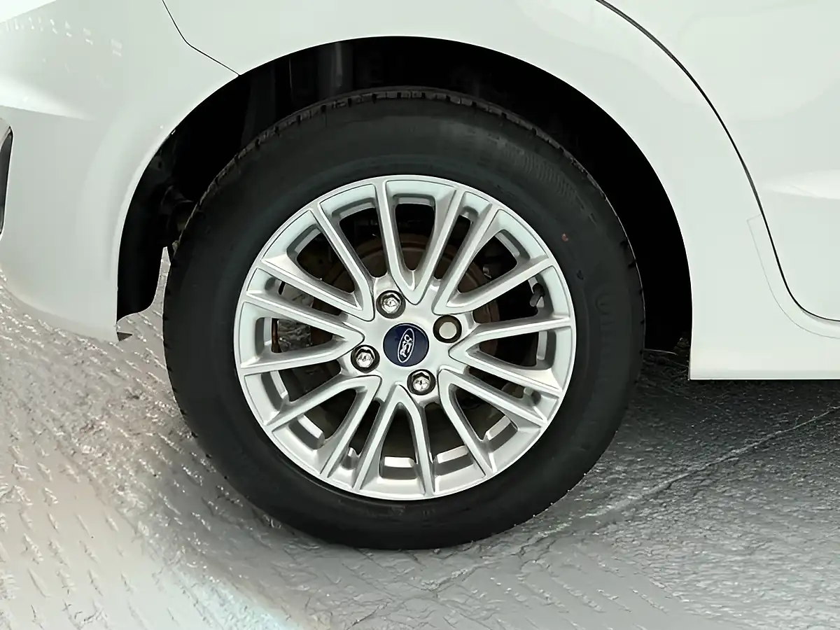 Used 2019 Ford Ka+ Zetec Oxford White - Interior and Exterior details 8