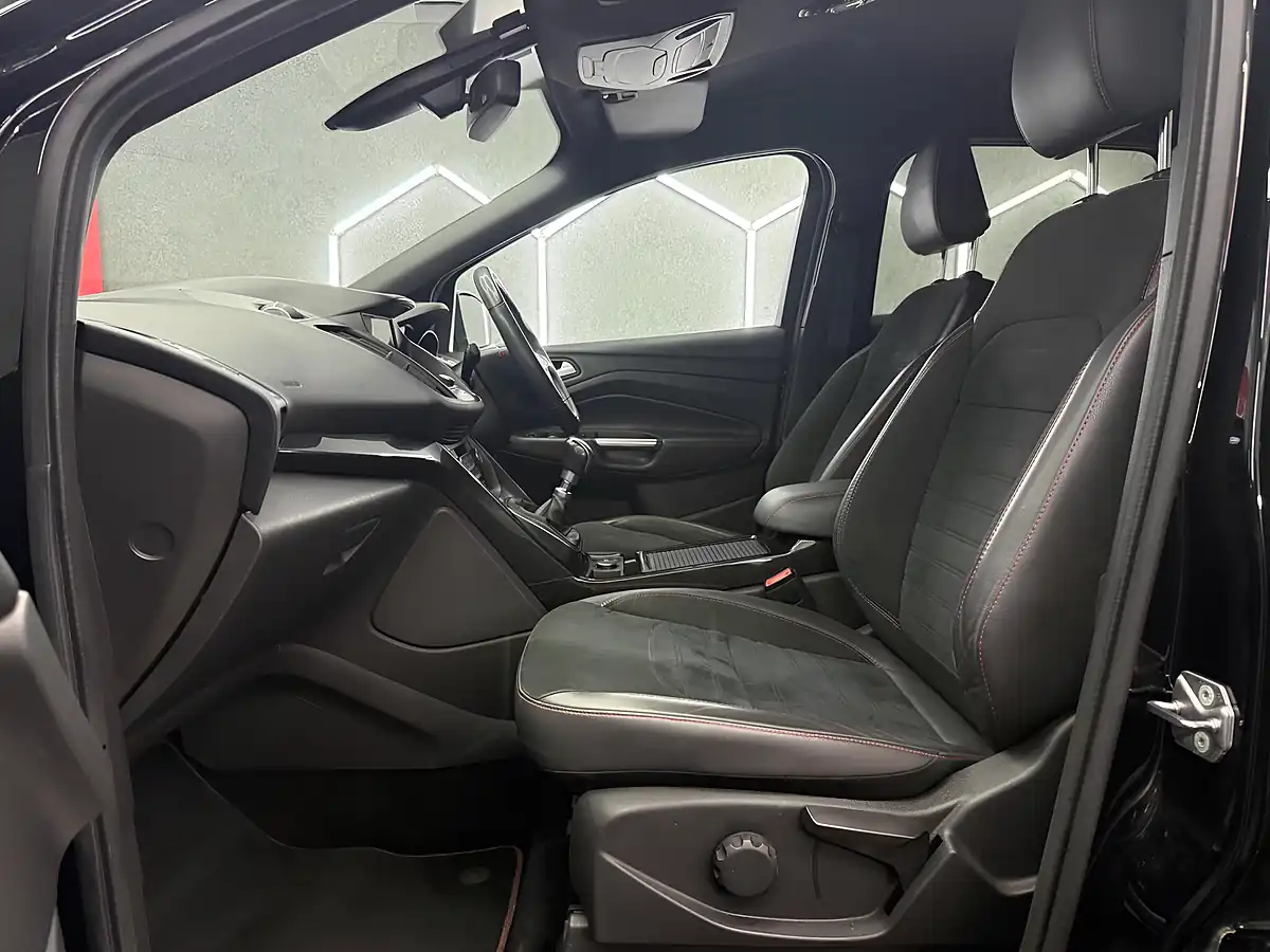 Used 2019 Ford Kuga ST-Line Black - Interior and Exterior details 15