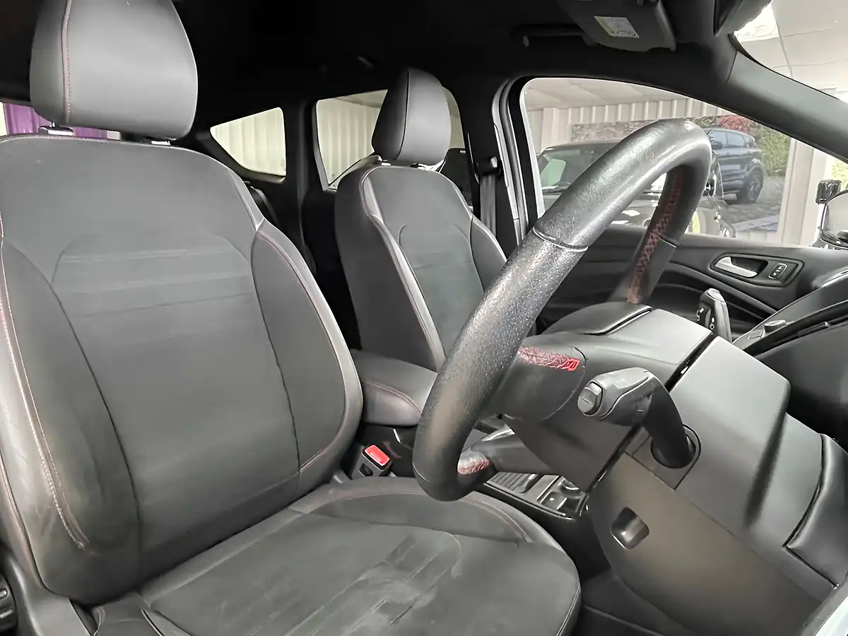 Used 2019 Ford Kuga ST-Line Chrome Blue - Interior and Exterior details 14