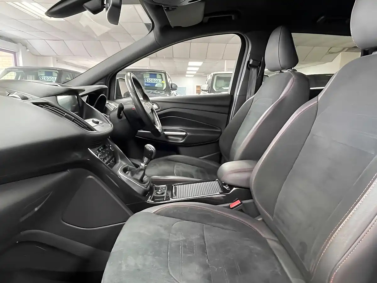 Used 2019 Ford Kuga ST-Line Chrome Blue - Interior and Exterior details 16