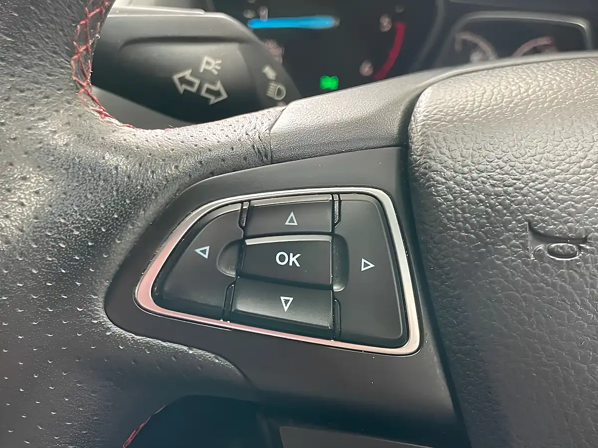Used 2019 Ford Kuga ST-Line Chrome Blue - Interior and Exterior details 17