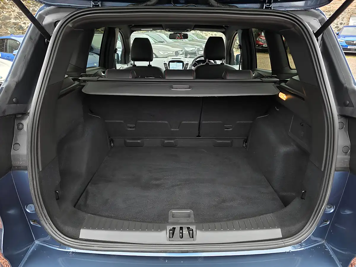 Used 2019 Ford Kuga ST-Line Chrome Blue Metallic - Interior and Exterior details 13