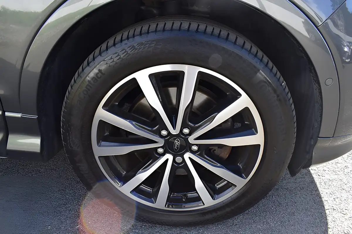 Used 2019 Ford Kuga ST-Line Grey - Interior and Exterior details 4