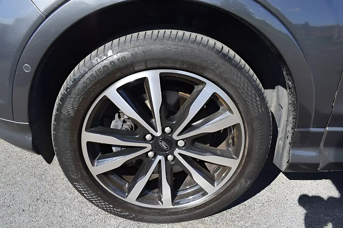 Used 2019 Ford Kuga ST-Line Grey - Interior and Exterior details 7