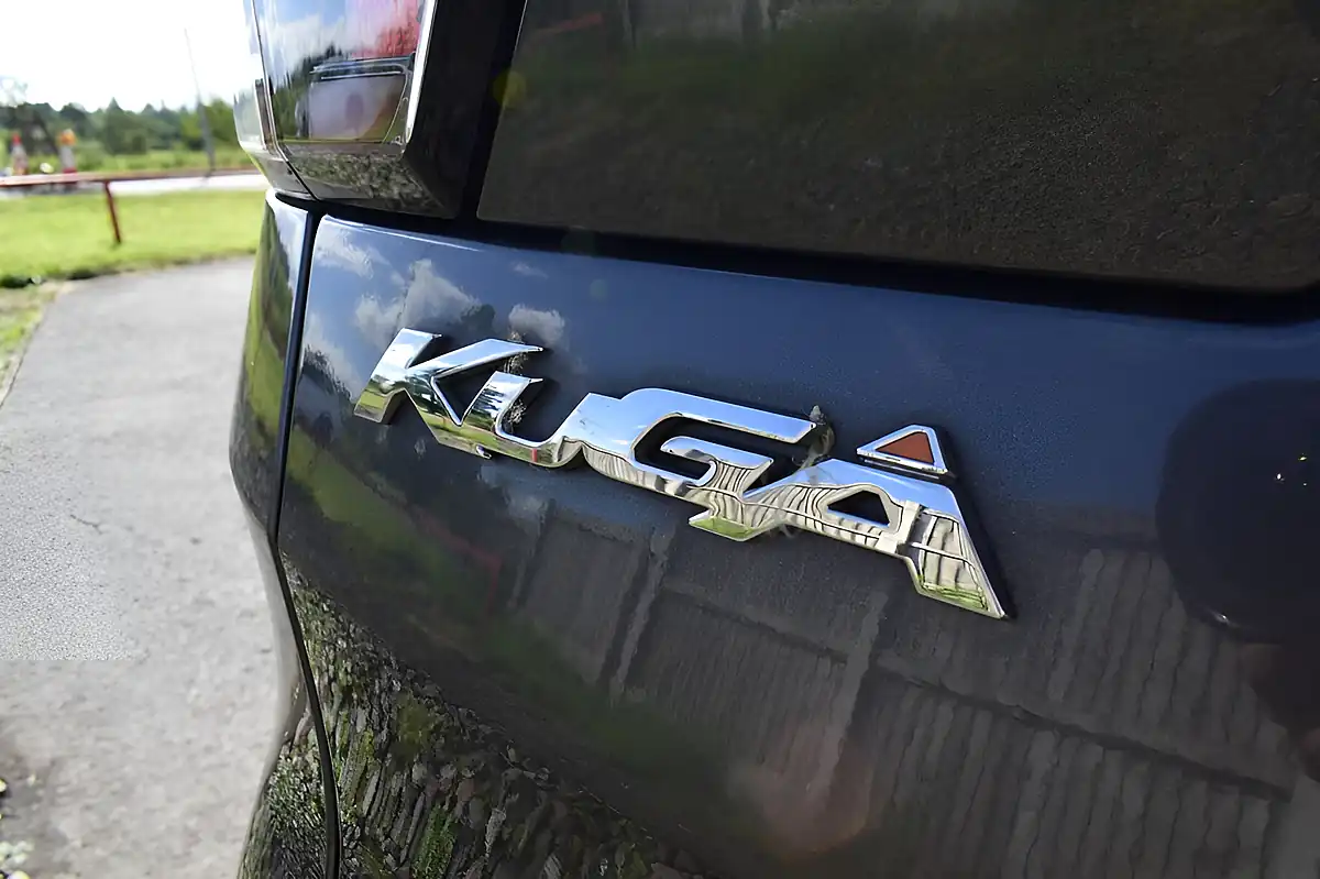 Used 2019 Ford Kuga ST-Line Grey - Interior and Exterior details 9