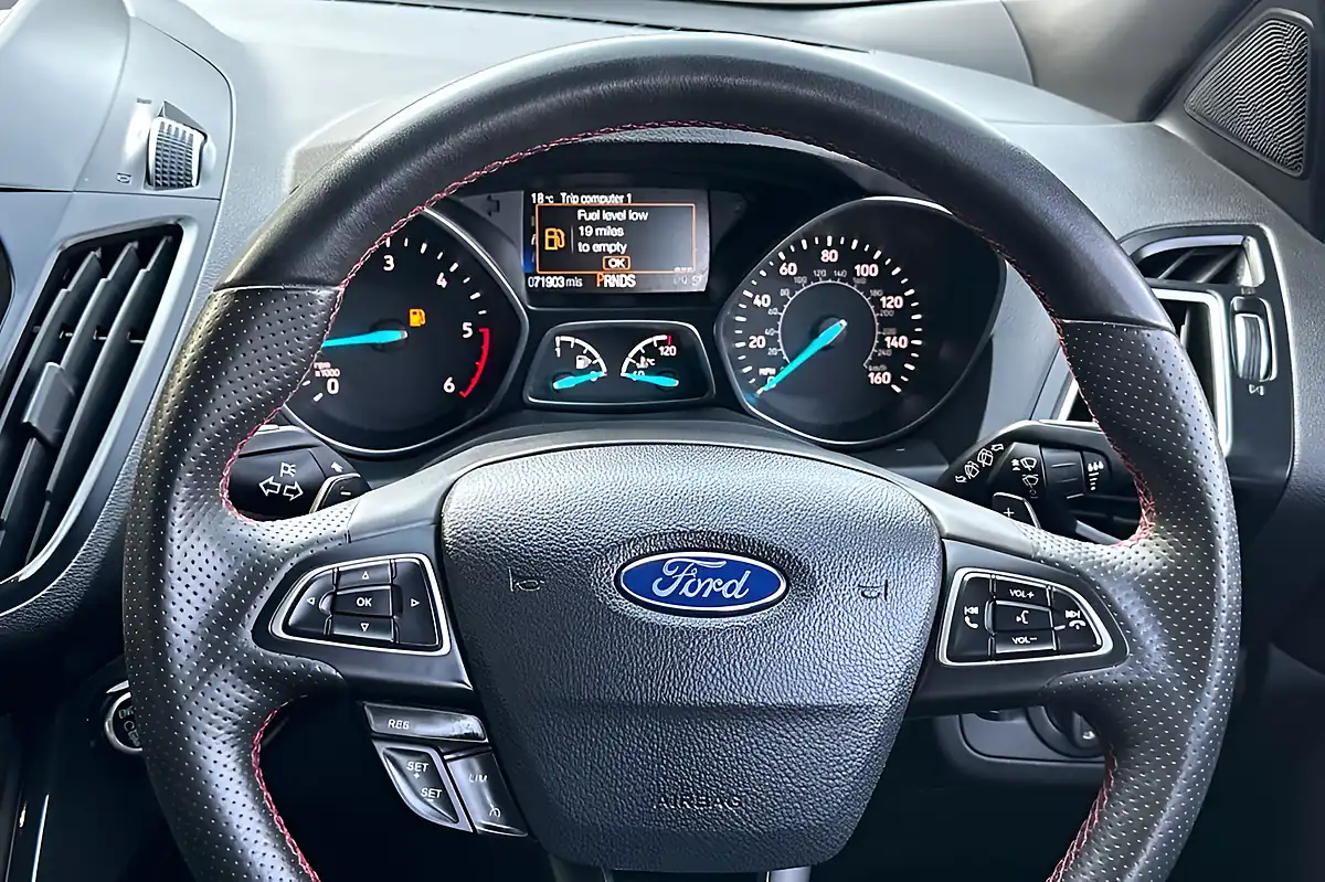 Used 2019 Ford Kuga ST-Line Grey - Interior and Exterior details 10