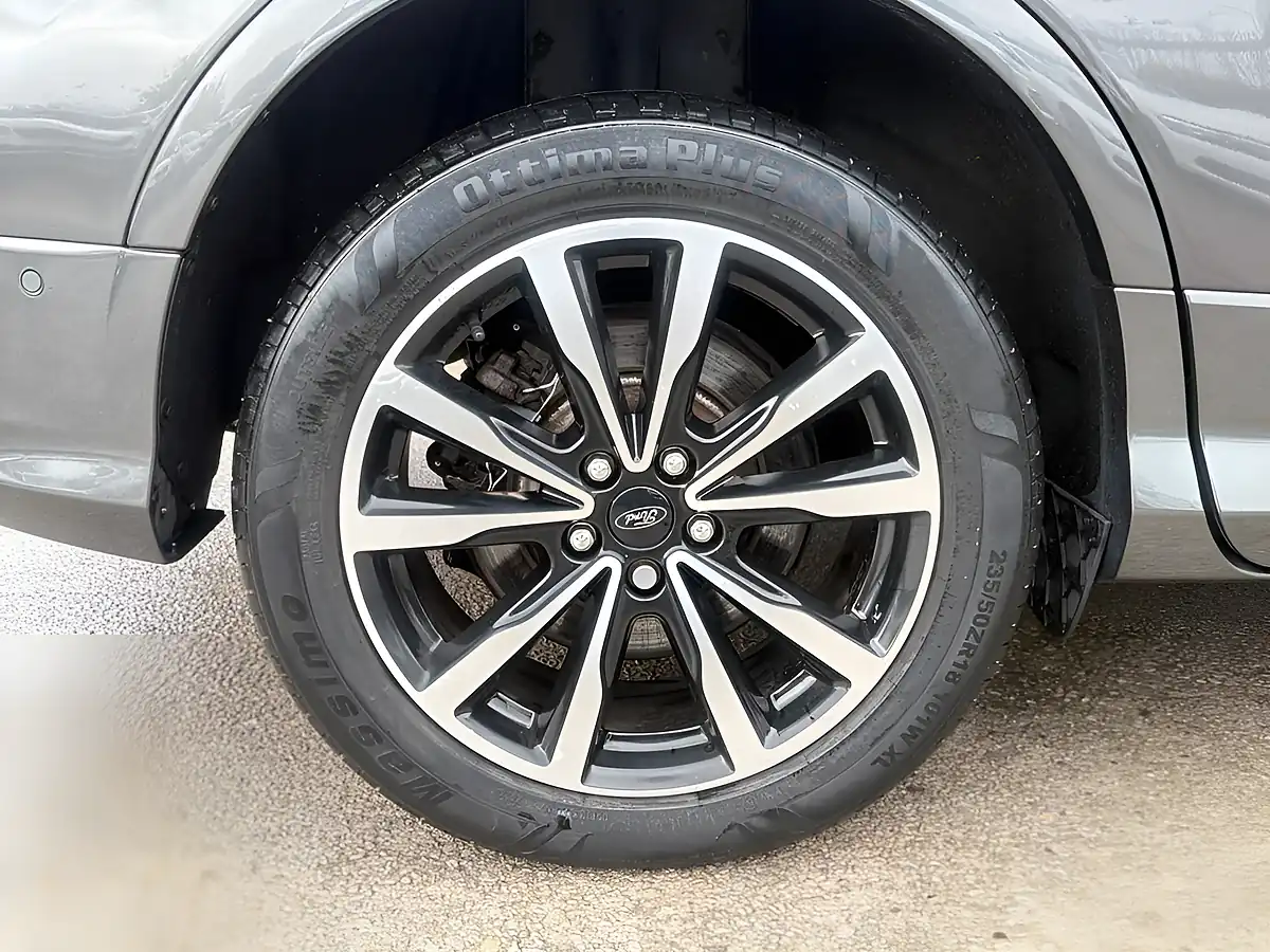 Used 2019 Ford Kuga ST-Line Grey - Interior and Exterior details 19