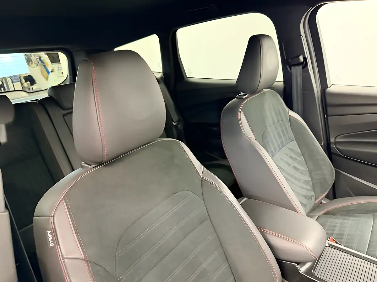 Used 2019 Ford Kuga ST-Line Magnetic Grey - Interior and Exterior details 19