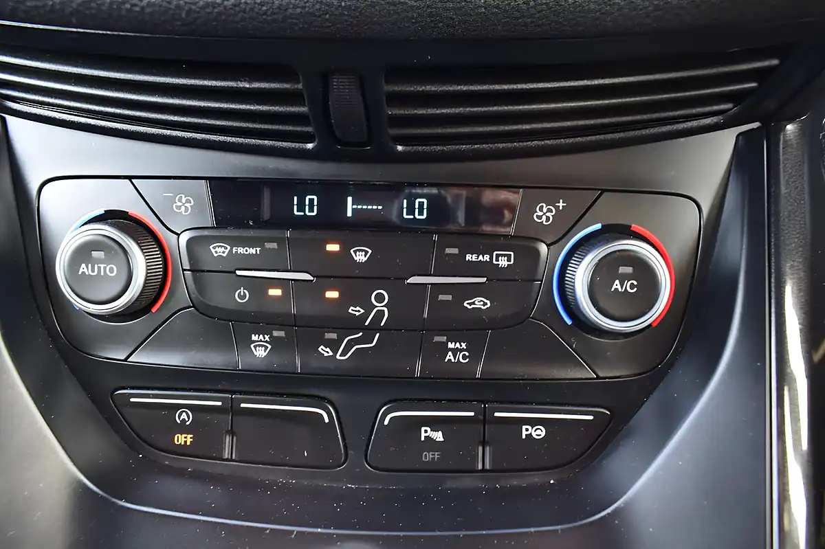 Used 2019 Ford Kuga ST-Line Magnetic Grey - Interior and Exterior details 13