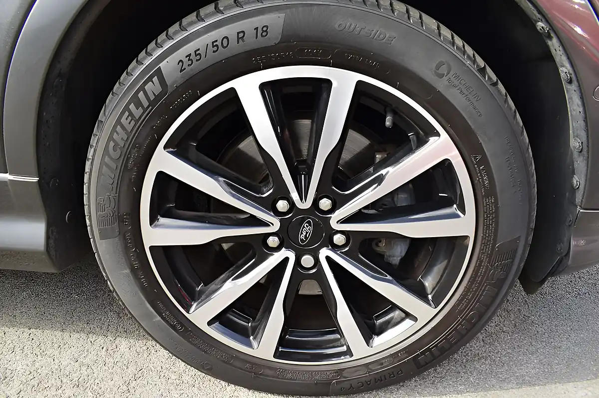 Used 2019 Ford Kuga ST-Line Magnetic Grey - Interior and Exterior details 4