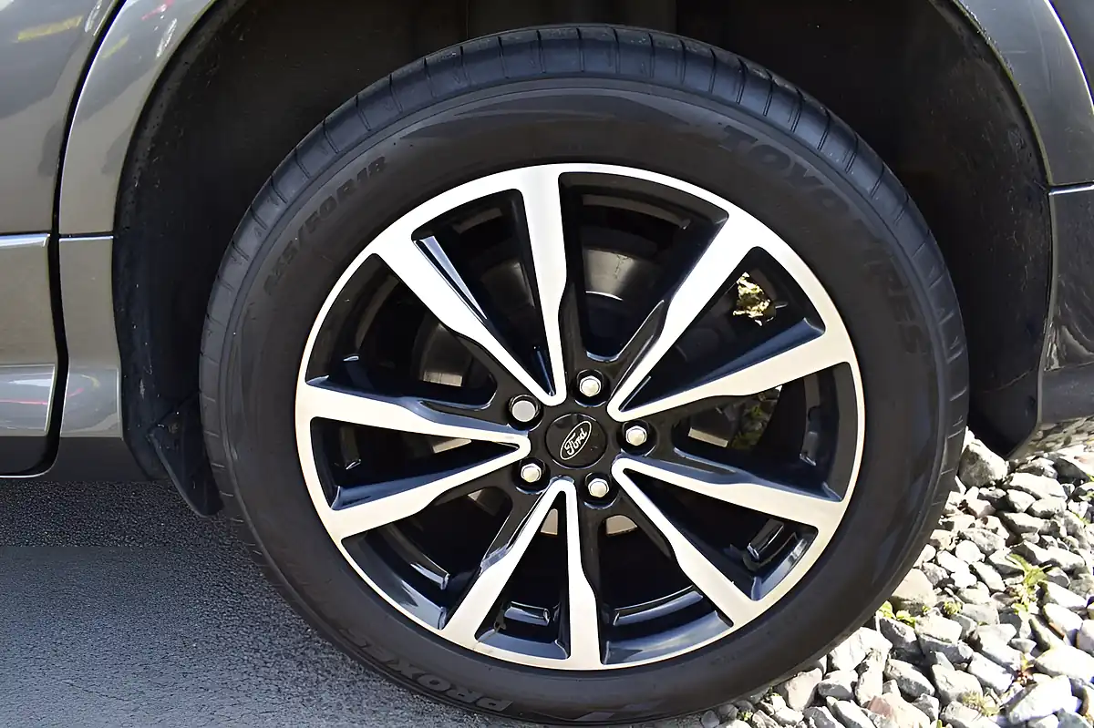 Used 2019 Ford Kuga ST-Line Magnetic Grey - Interior and Exterior details 6