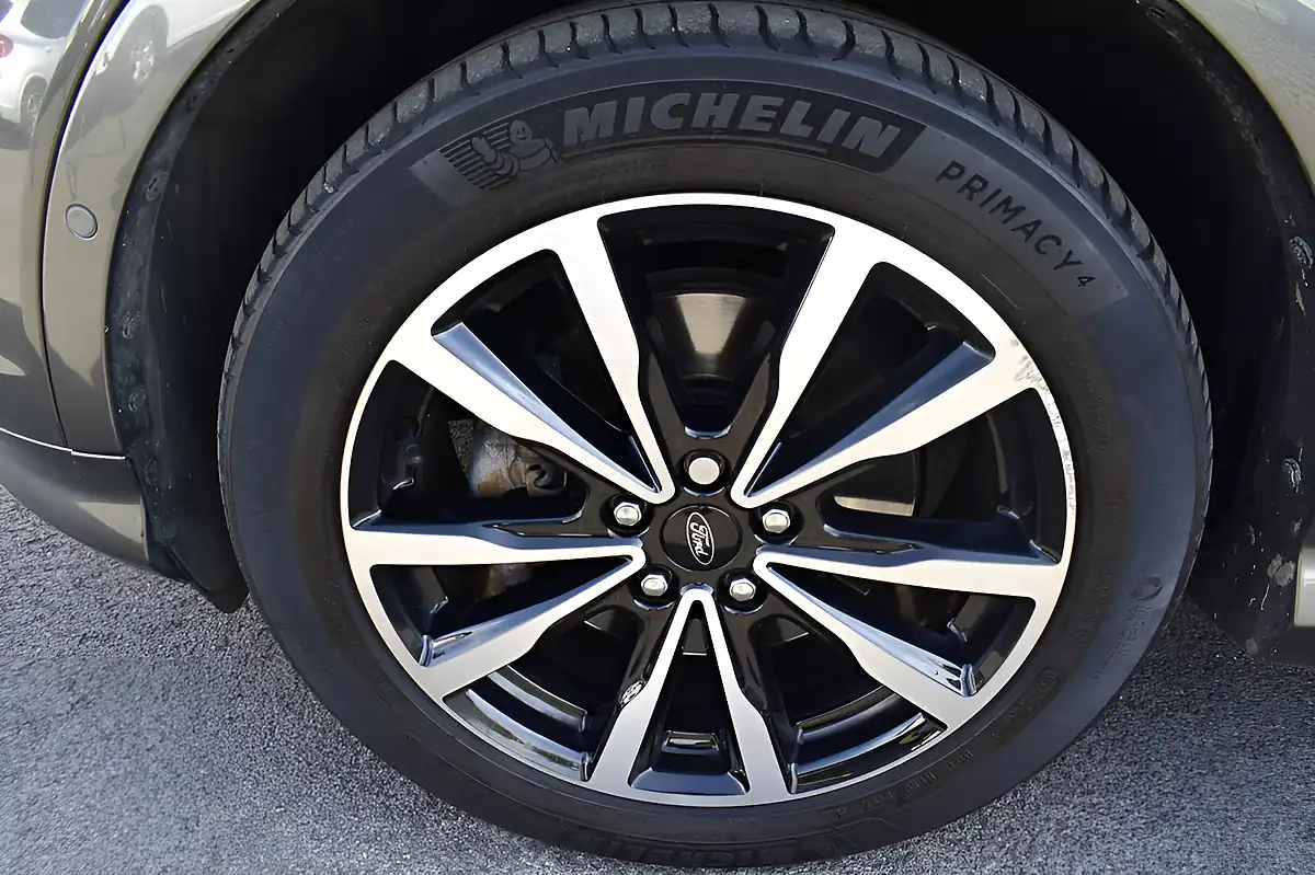 Used 2019 Ford Kuga ST-Line Magnetic Grey - Interior and Exterior details 7