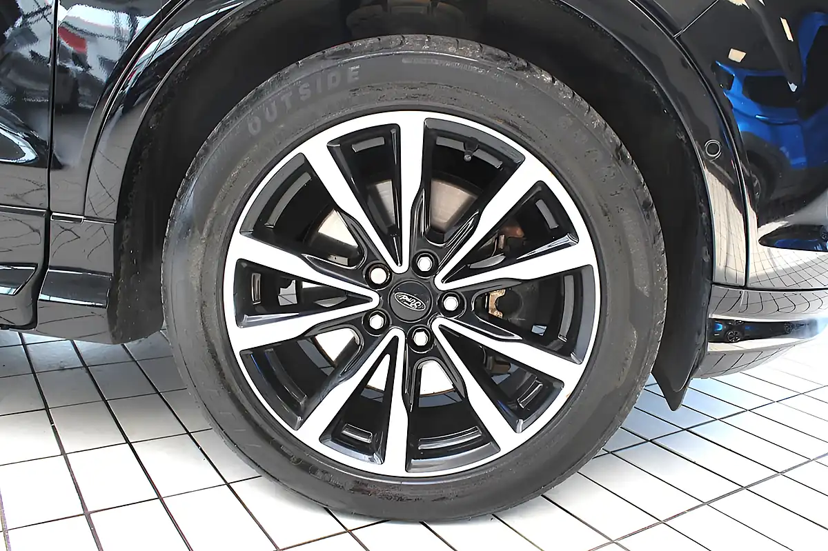 Used 2019 Ford Kuga ST-Line Shadow Black - Interior and Exterior details 10