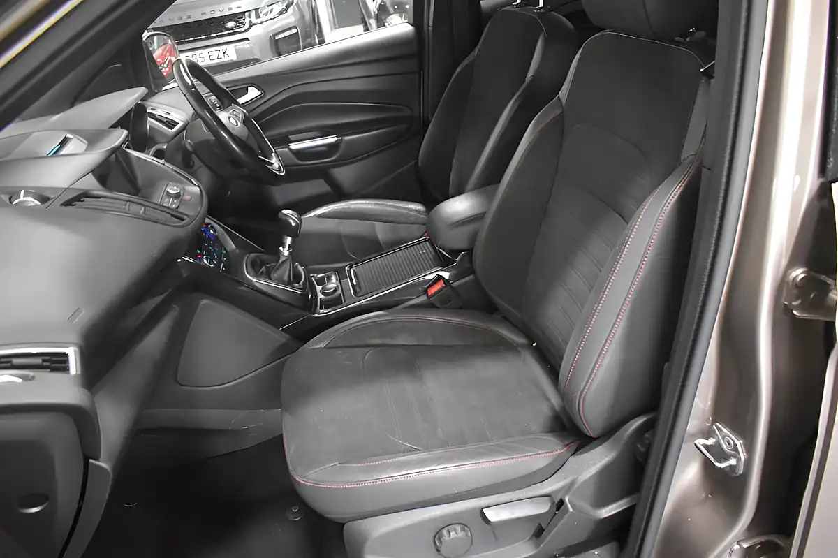 Used 2019 Ford Kuga ST-Line Silver - Interior and Exterior details 10