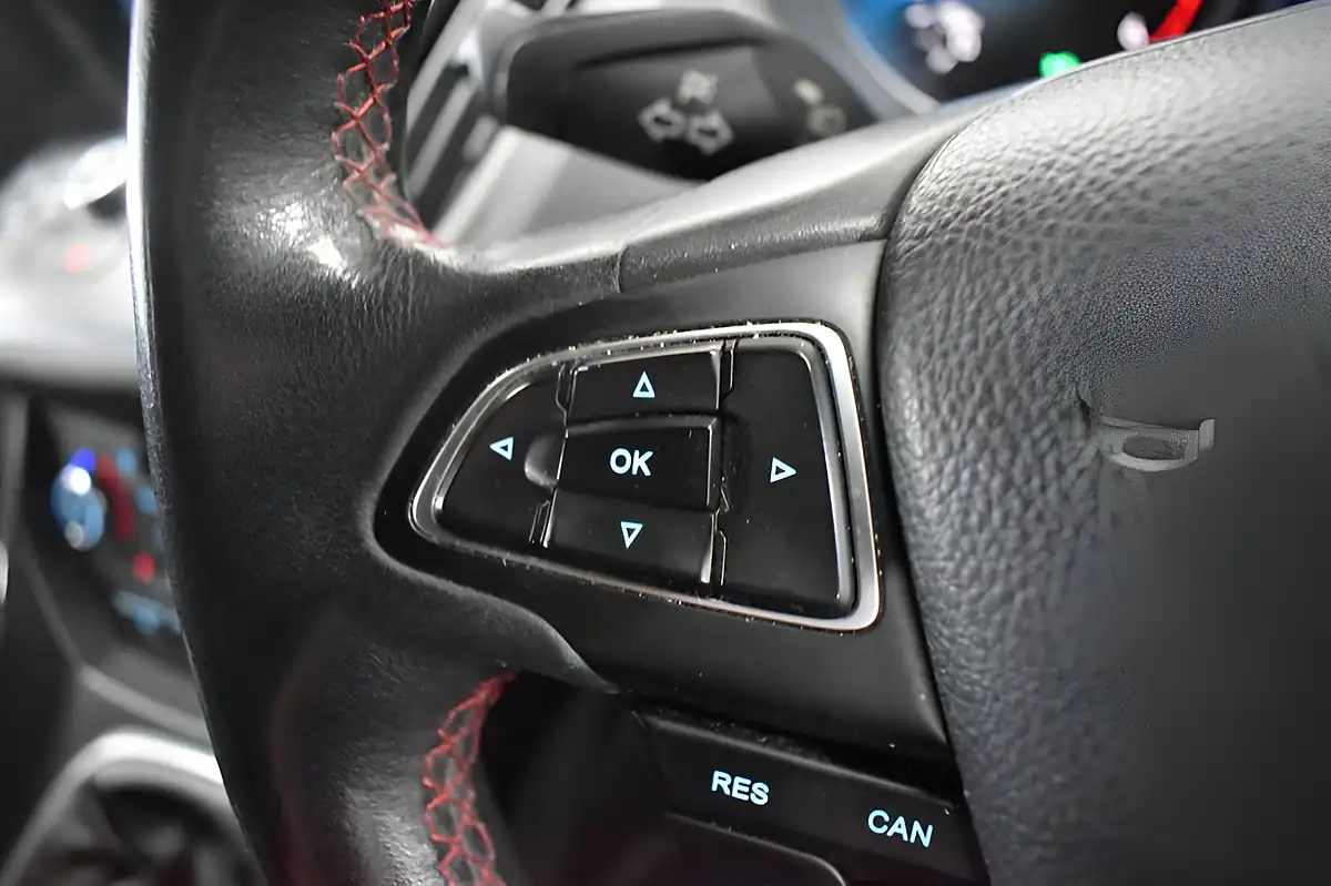 Used 2019 Ford Kuga ST-Line Silver - Interior and Exterior details 12