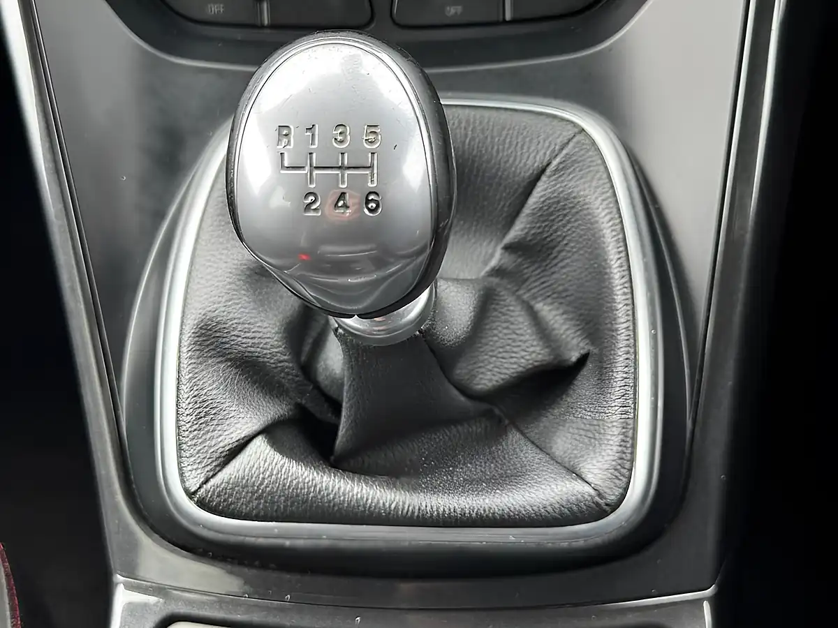 Used 2019 Ford Kuga ST-Line White - Interior and Exterior details 12