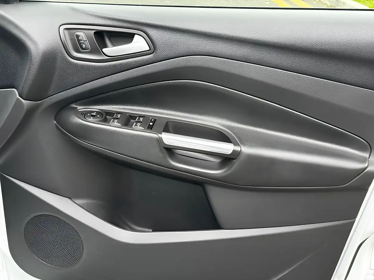 Used 2019 Ford Kuga ST-Line White - Interior and Exterior details 16
