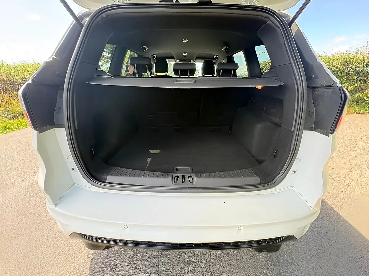 Used 2019 Ford Kuga ST-Line White - Interior and Exterior details 18
