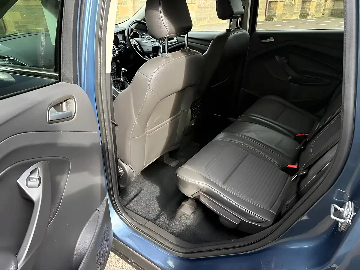 Used 2019 Ford Kuga Titanium Edition Blue - Interior and Exterior details 12