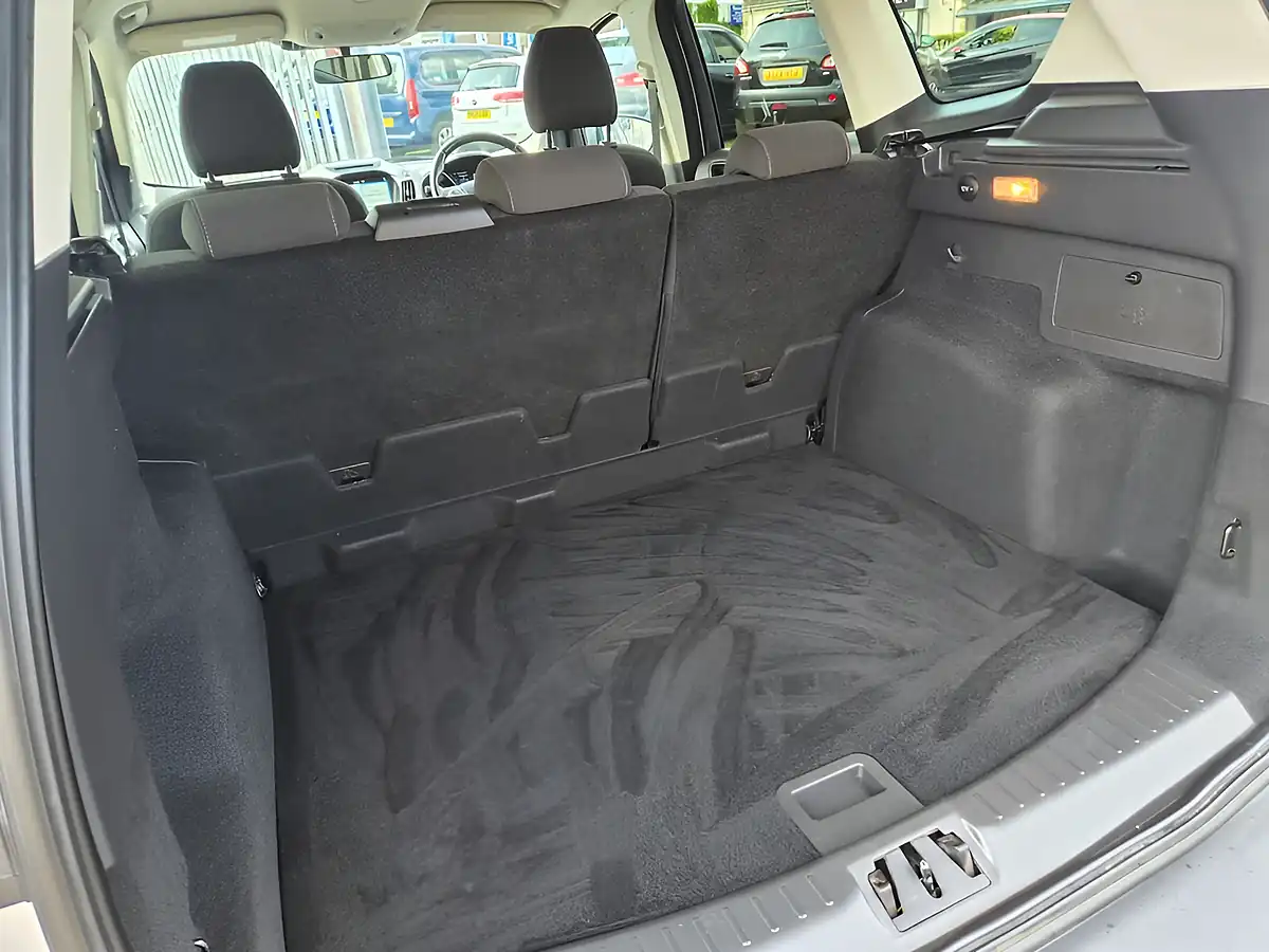 Used 2019 Ford Kuga Zetec Silver - Interior and Exterior details 15