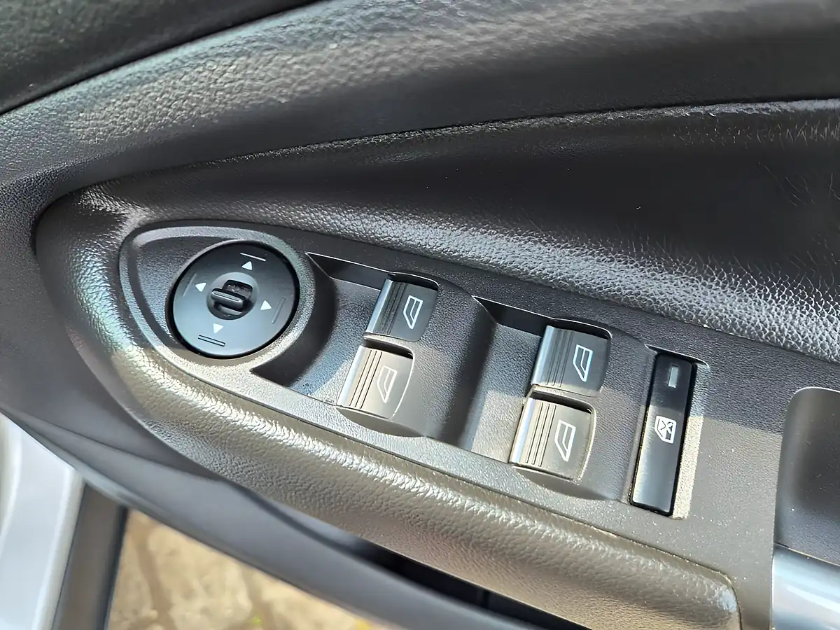 Used 2019 Ford Kuga Zetec Silver - Interior and Exterior details 16