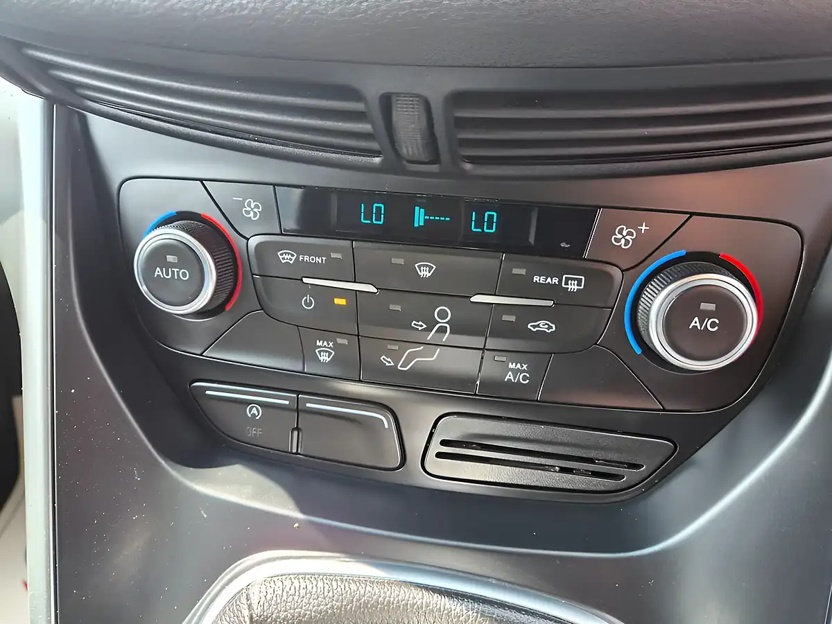 Used 2019 Ford Kuga Zetec Silver - Interior and Exterior details 19