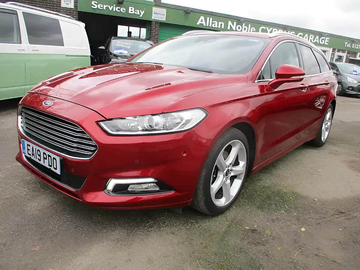 Used 2019 Ford Mondeo Titanium Edition Red - Front View