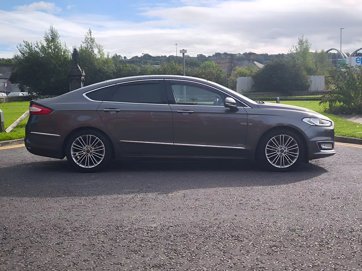 Used 2019 Ford Mondeo Vignale Grey - Interior and Exterior details 11