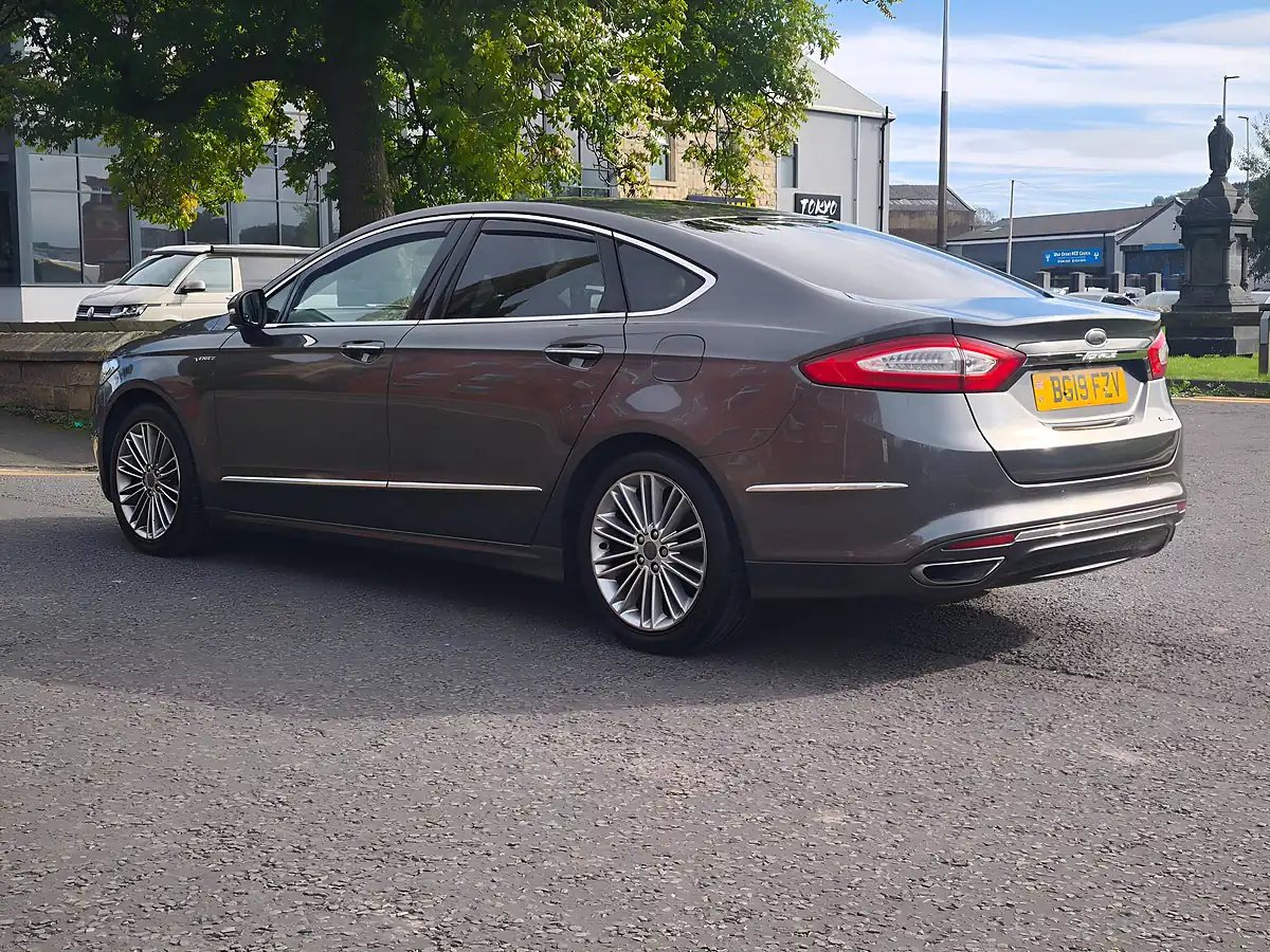 Used 2019 Ford Mondeo Vignale Grey - Interior and Exterior details 16