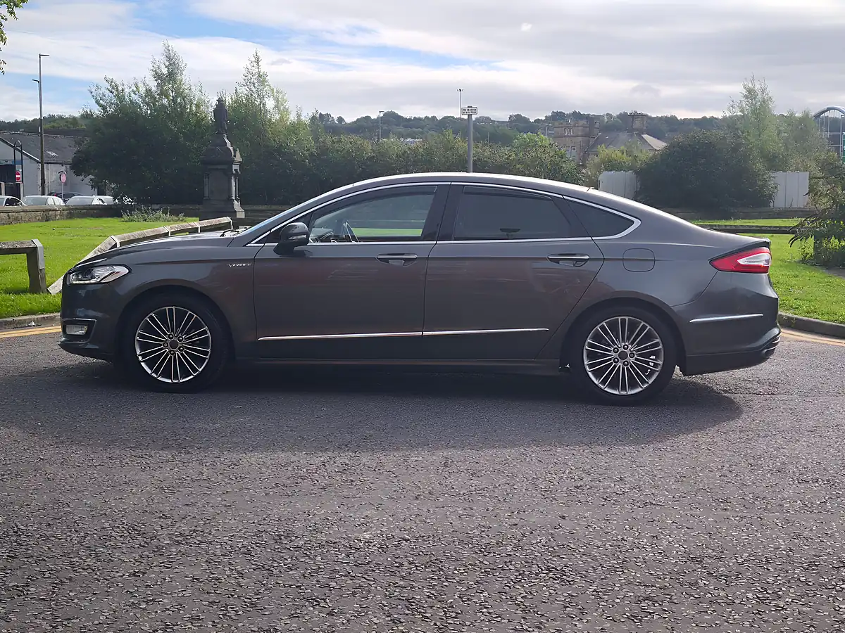 Used 2019 Ford Mondeo Vignale Grey - Interior and Exterior details 17