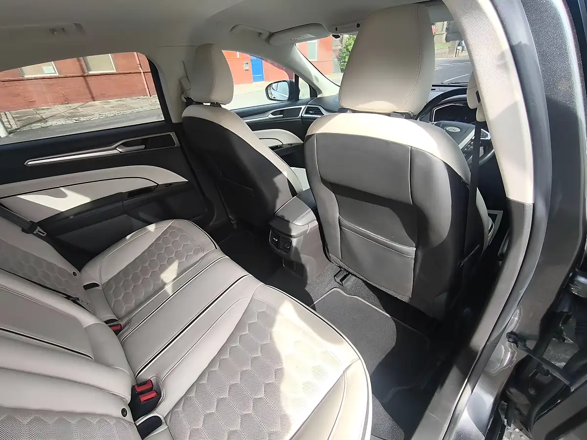 Used 2019 Ford Mondeo Vignale Grey - Interior and Exterior details 19