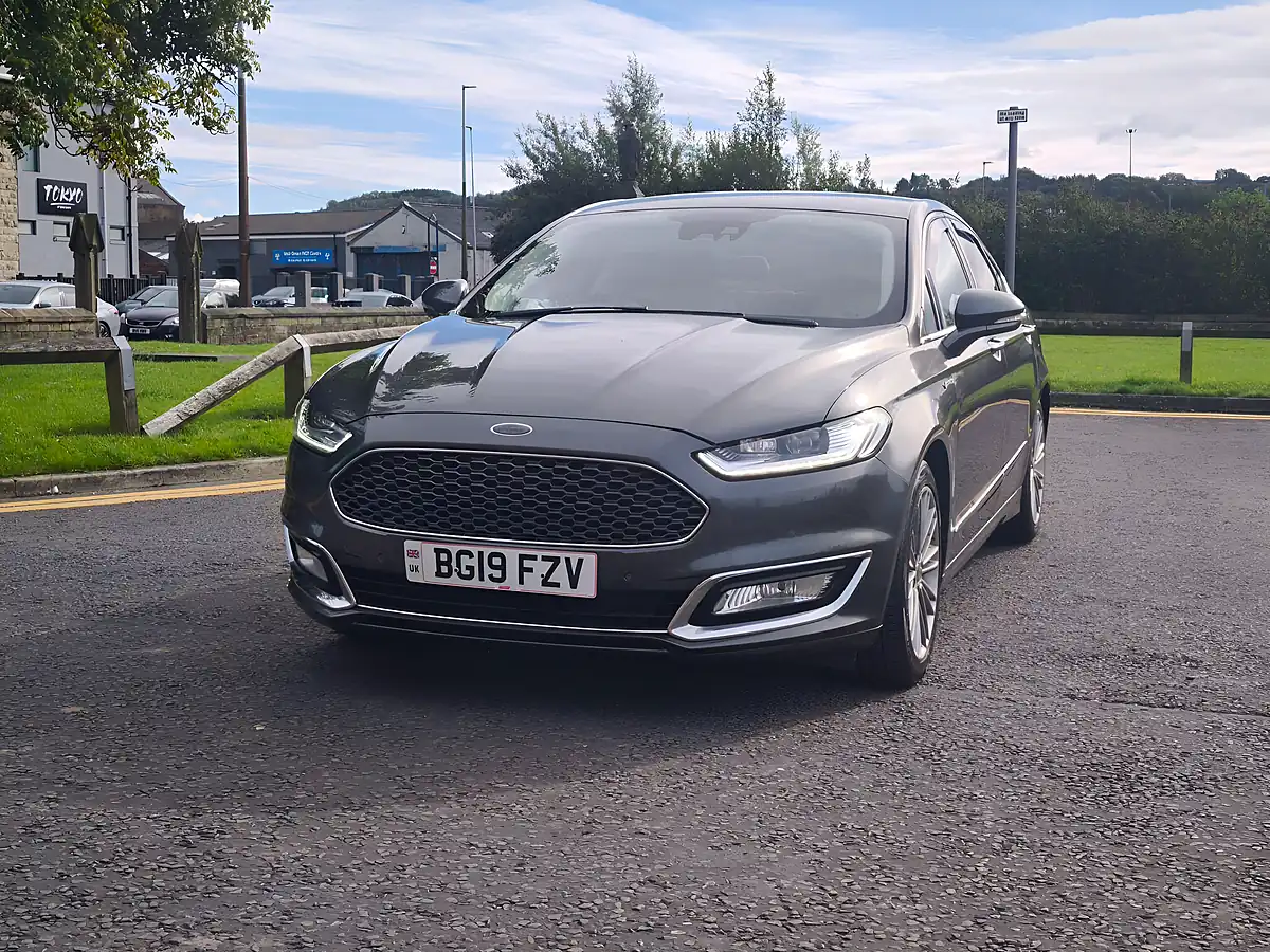 Used 2019 Ford Mondeo Vignale Grey - Interior and Exterior details 5