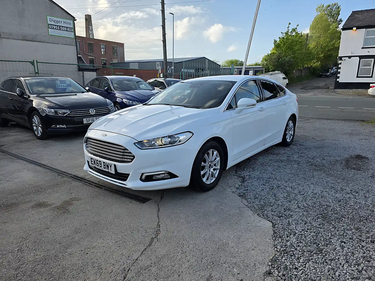 Used 2019 Ford Mondeo Zetec Edition White - Interior and Exterior details 3