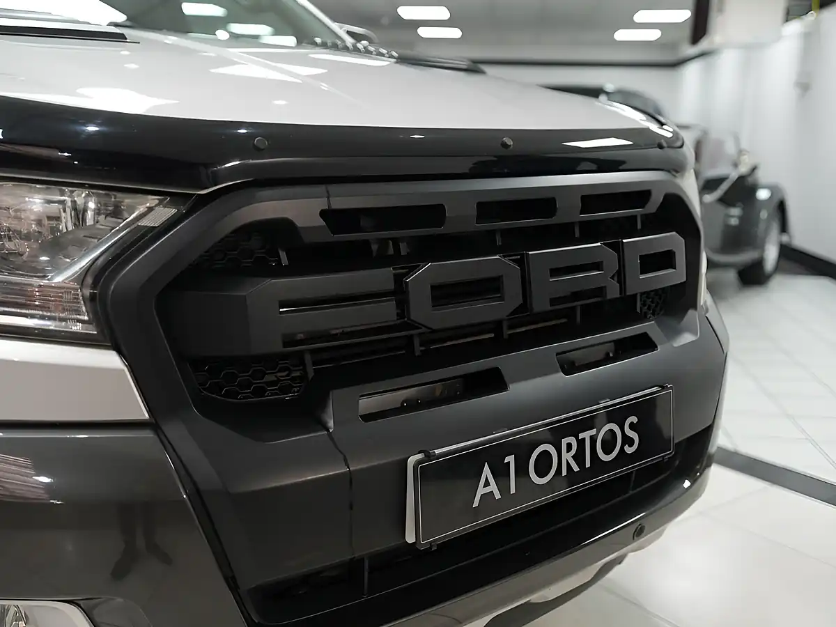 Used 2019 Ford Ranger Wildtrak Moondust Silver - Interior and Exterior details 4
