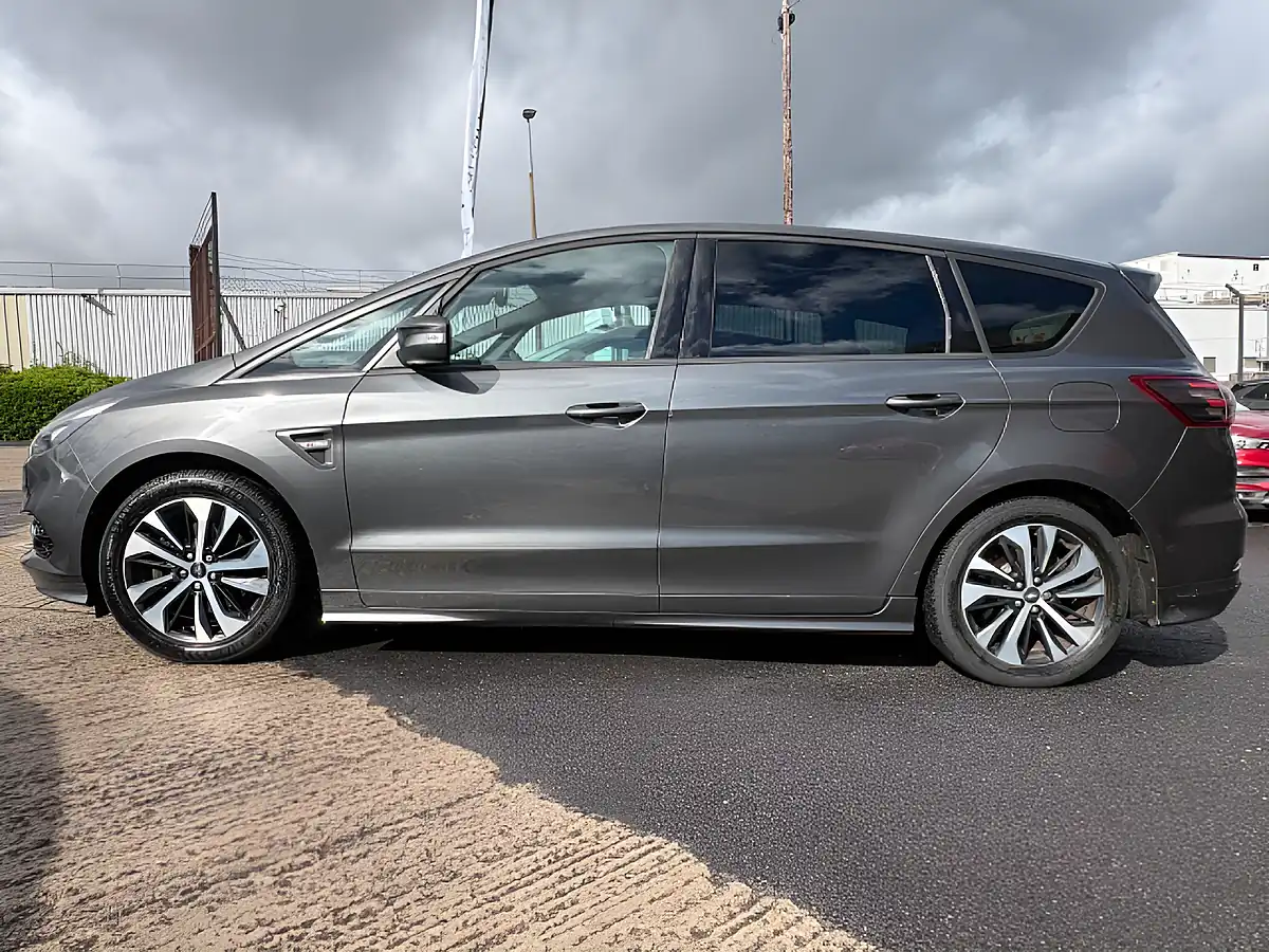 Used 2019 Ford S-Max ST-Line Grey - Interior and Exterior details 10