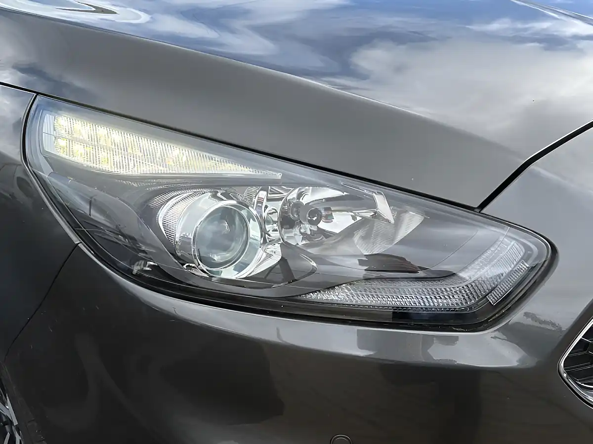Used 2019 Ford S-Max ST-Line Grey - Interior and Exterior details 18