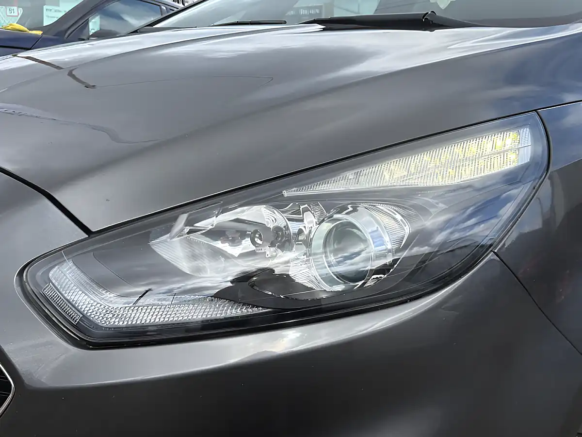 Used 2019 Ford S-Max ST-Line Grey - Interior and Exterior details 19