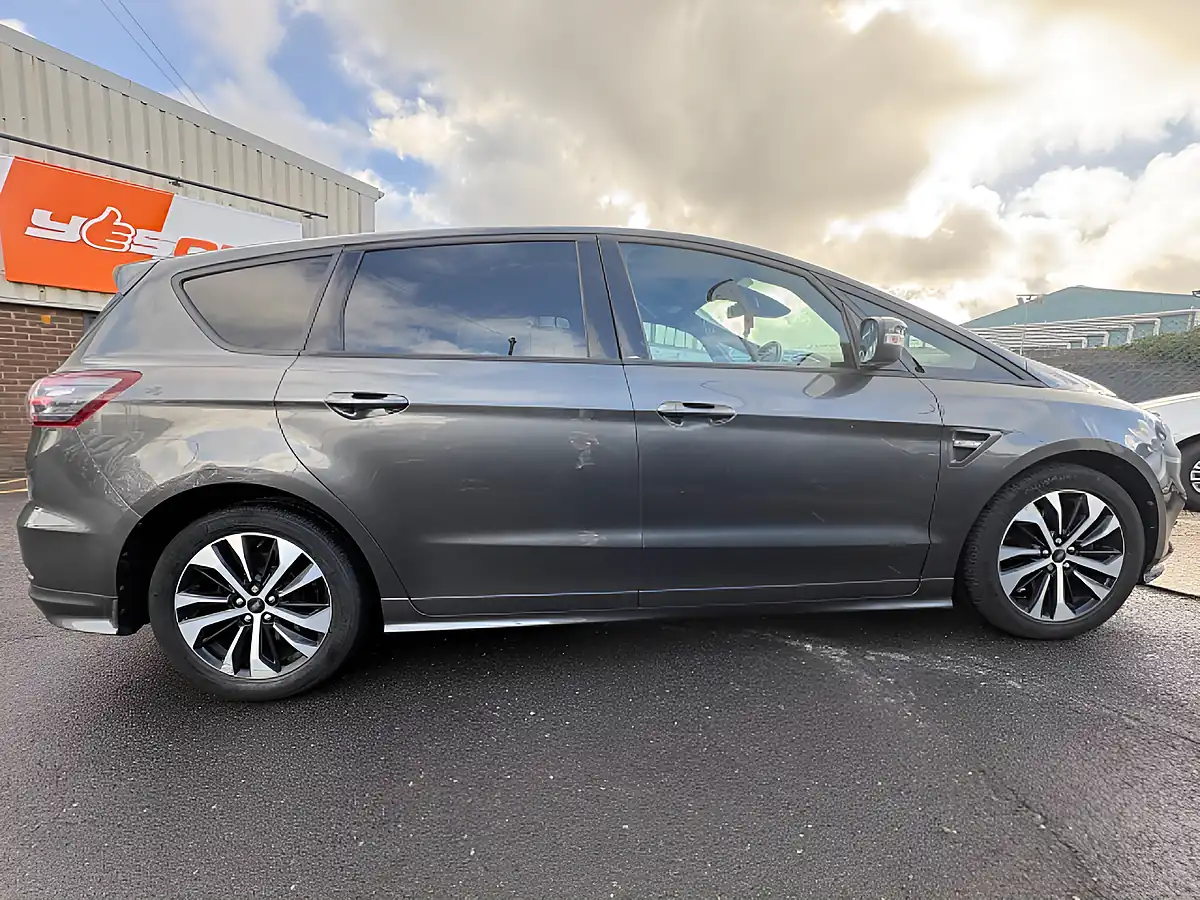 Used 2019 Ford S-Max ST-Line Grey - Interior and Exterior details 4