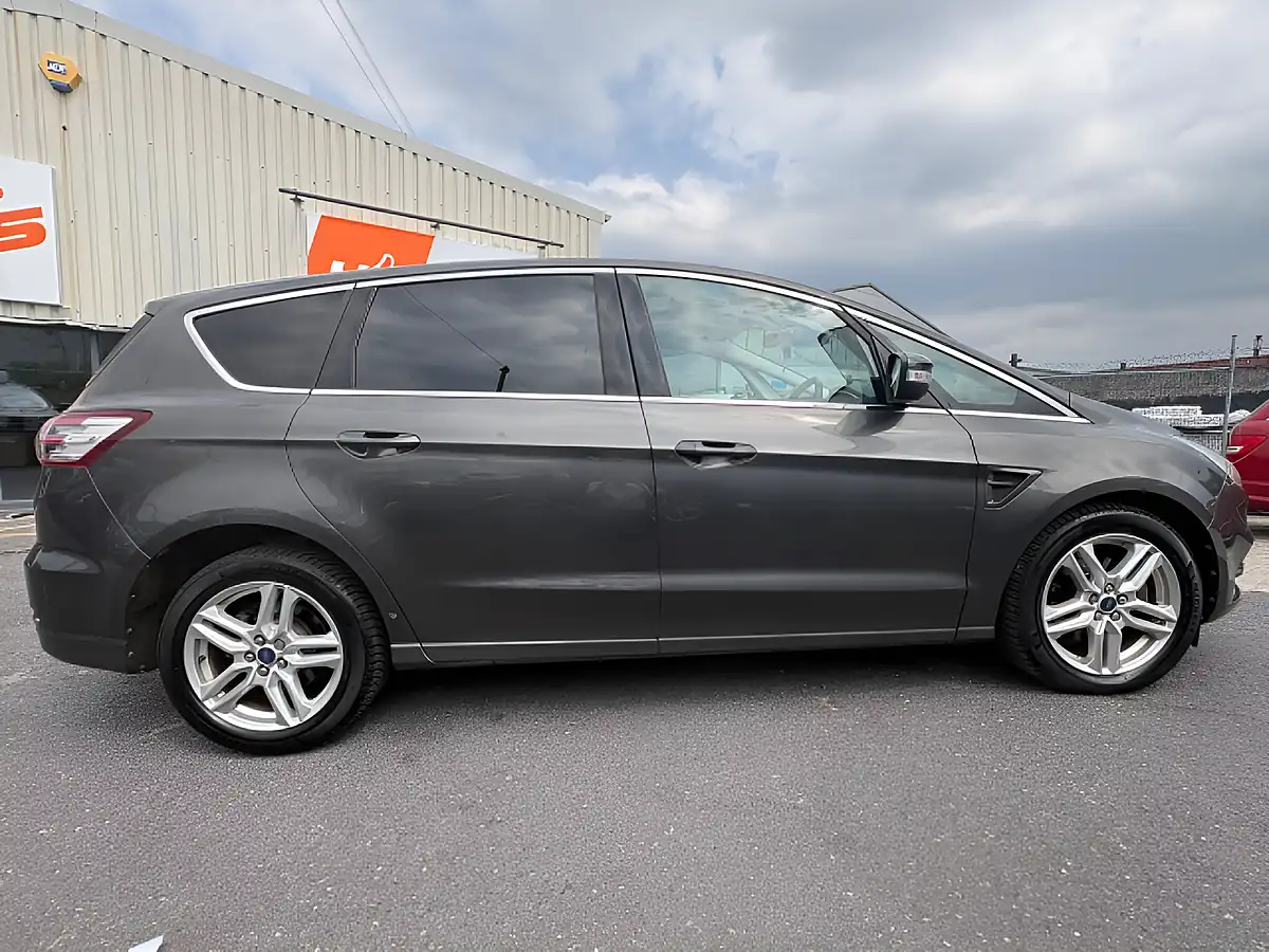 Used 2019 Ford S-Max Titanium Grey - Interior and Exterior details 4