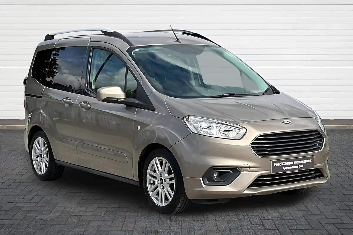 Used 2019 Ford Tourneo Courier Titanium Silver - Front View